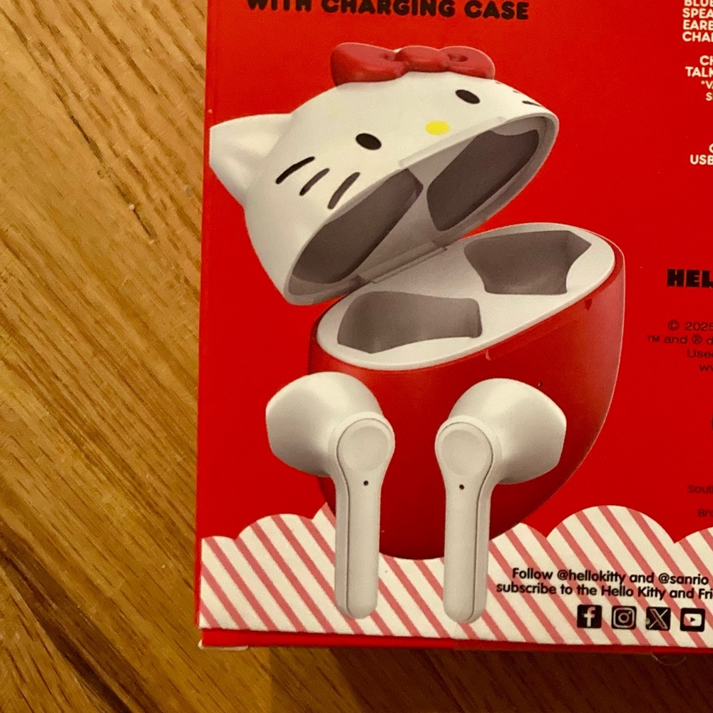 Hello Kitty Wireless Earbuds with Charging Case - NIB - Picture 2 of 3